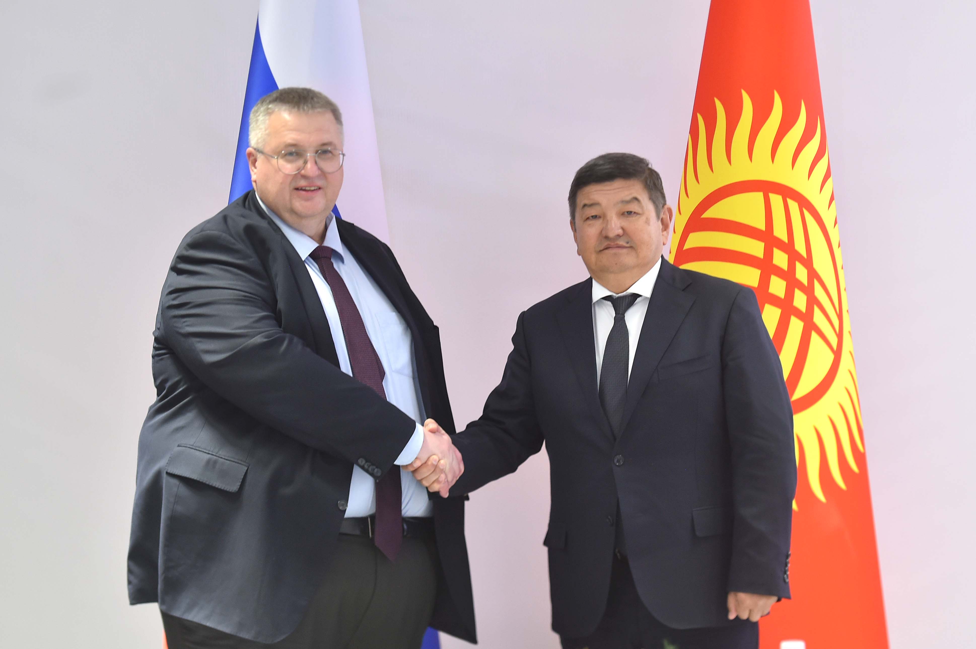 Kyrgyz-Russian leaders boost ties, focus on education and energy 